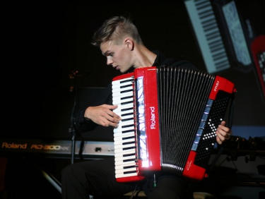 Matthias Matzke im internationalen Finale des Roland V-Accordion Festivals